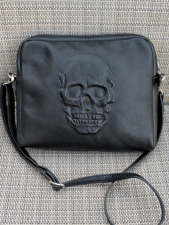 io pelle Handbags - IOpelle Italia Black Leather Single Skull Embossed Crossbody Bag EUC